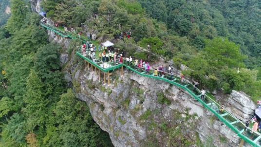 玻璃栈道（安化县云台山神仙岩风景区）