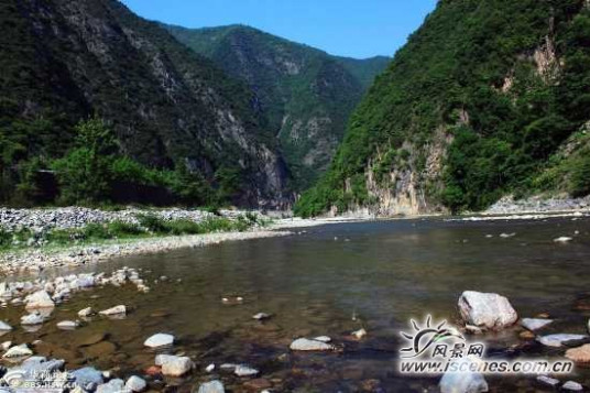 月亮洞（贵州省六盘水市六枝特区景观）