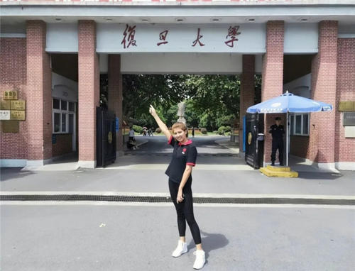 参军到西藏的复旦大学女生，你觉得她辛苦吗？