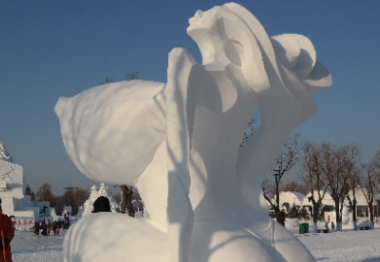 第二十八届全国雪雕比赛在冰城落幕，获得第一名的雪雕作品是什么？