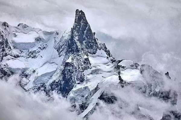 世界第八高峰大雪崩，25人恐被埋，导致雪崩的原因是什么？