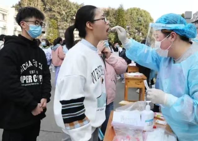 官方回应学生因家长返乡未报备被开除，事件的真相是怎样的？