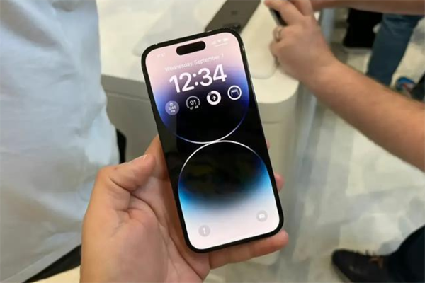 除了灵动岛，iPhone 14还“抄了”哪些友商的创意？