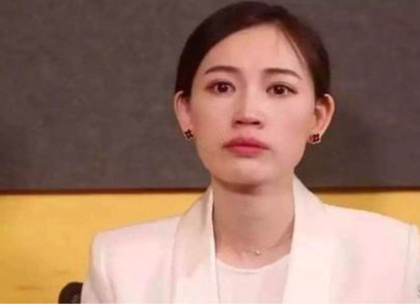 王宝强带儿子为母亲上坟，新女友正面照曝光，她会是第二个马蓉吗？