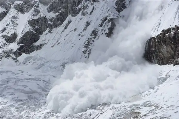 世界第八高峰大雪崩，25人恐被埋，导致雪崩的原因是什么？