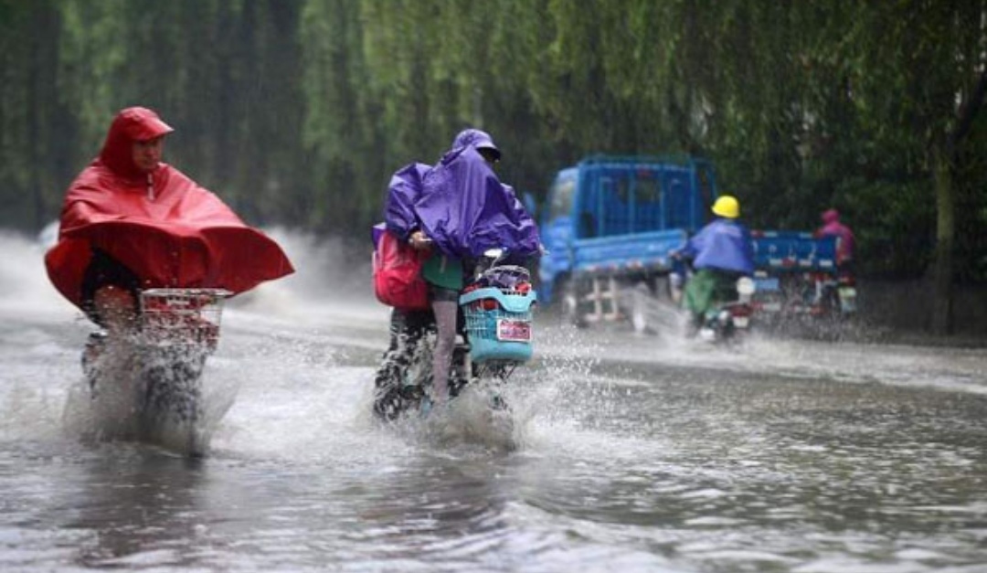 暴雨来了!武汉白天秒变“黑夜”，在这种天气情况下该注意些什么？