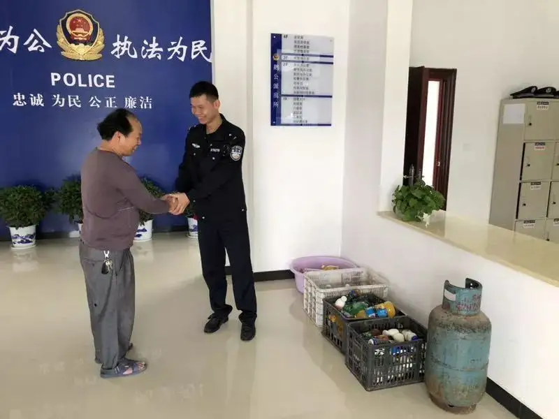 男子拿土铳到派出所上交，民警瞬间起身！民警为何这么激动？