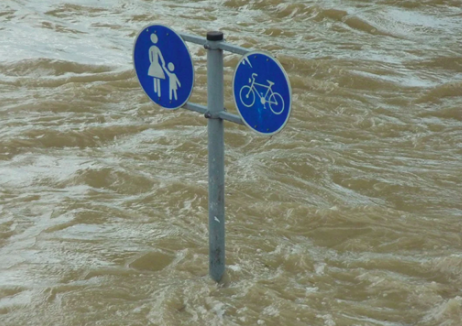 印度暴雨致近200人遇难，导致印度洪水泛滥的原因是什么？