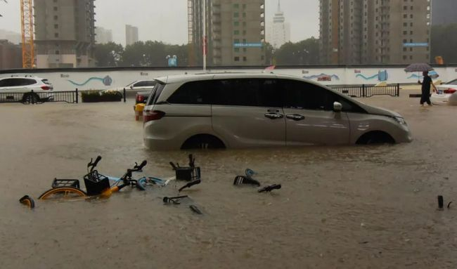 洪灾已造成郑州市区12人死亡，强降水天气为何持续这么久？