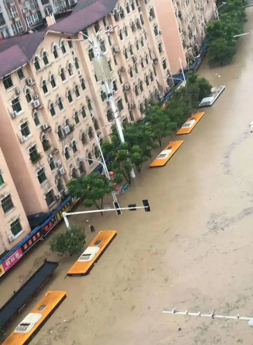 福建建瓯持续暴雨，全城拉响防空警报，本轮降雨会持续多久？