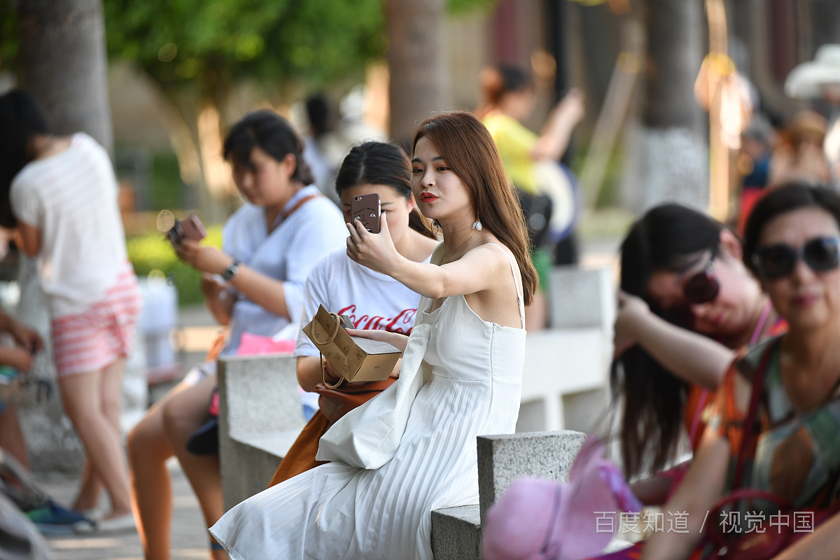 女朋友过情人节发朋友圈：经济困难，出租自己本人，女朋友怎么想的？是不是没有把我放眼里？