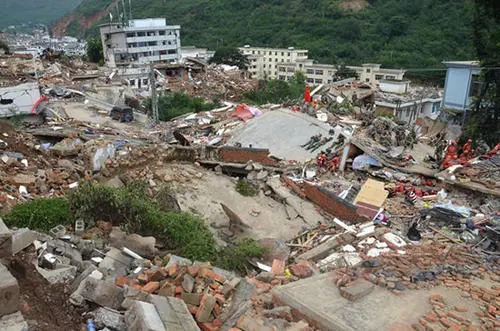 视频监控还原丽江市宁蒗县地震瞬间，此次地震造成了多大的伤亡情况？