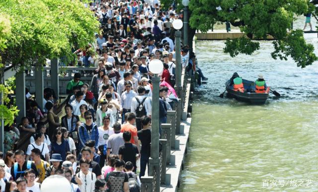 上千游客滞留湖北一峡谷，景区做出了怎样的安排？