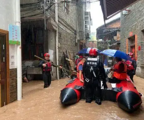 福建建瓯持续暴雨，全城拉响防空警报，本轮降雨会持续多久？