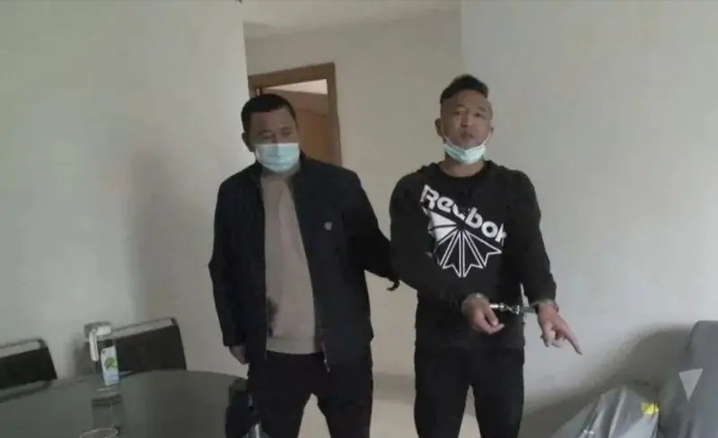 上海一男子出租屋住两周后在床底发现尸体，这背后的真相到底是什么？