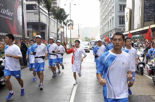 东京奥运会圣火传递途中意外熄灭，后来怎么样了？