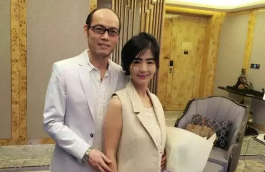 还记得《非诚勿扰》中牵手51岁女嘉宾的小伙吗？两人是否已经结婚了？