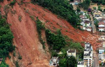 湖北南漳山体崩塌致12人遇难 涉事酒店为一度假山庄怎么回事？