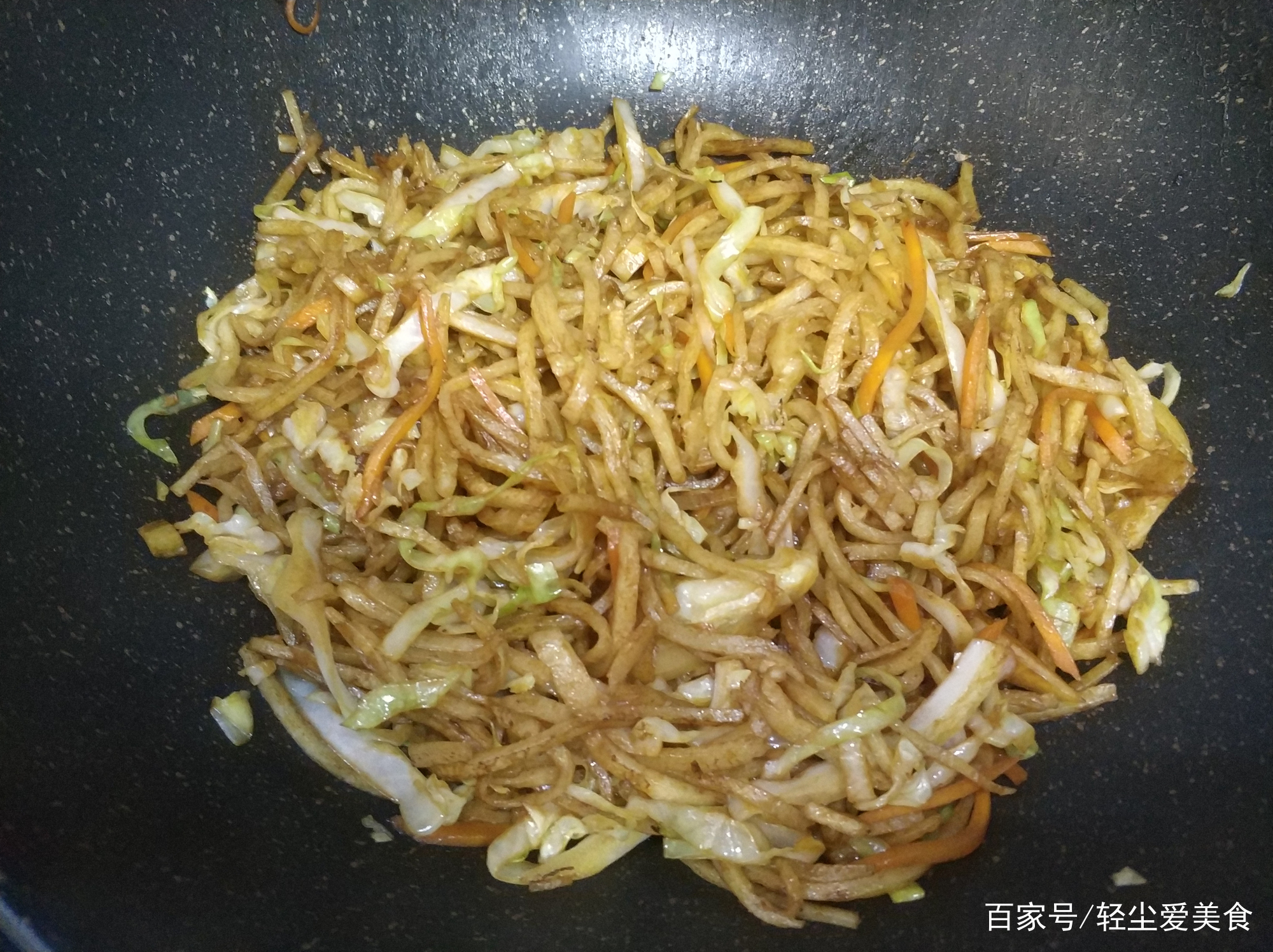 圆白菜炒饼丝的家常做法？