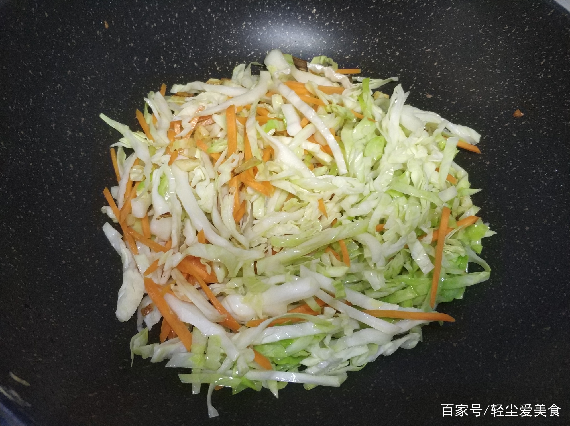 圆白菜炒饼丝的家常做法？