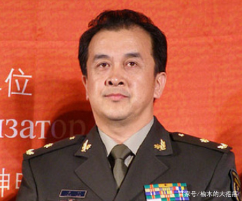 黄宏为什么被免职