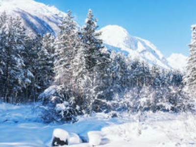 乌克兰基辅的一场大雪让汽车遭深埋，降雪量大小和什么因素有关？