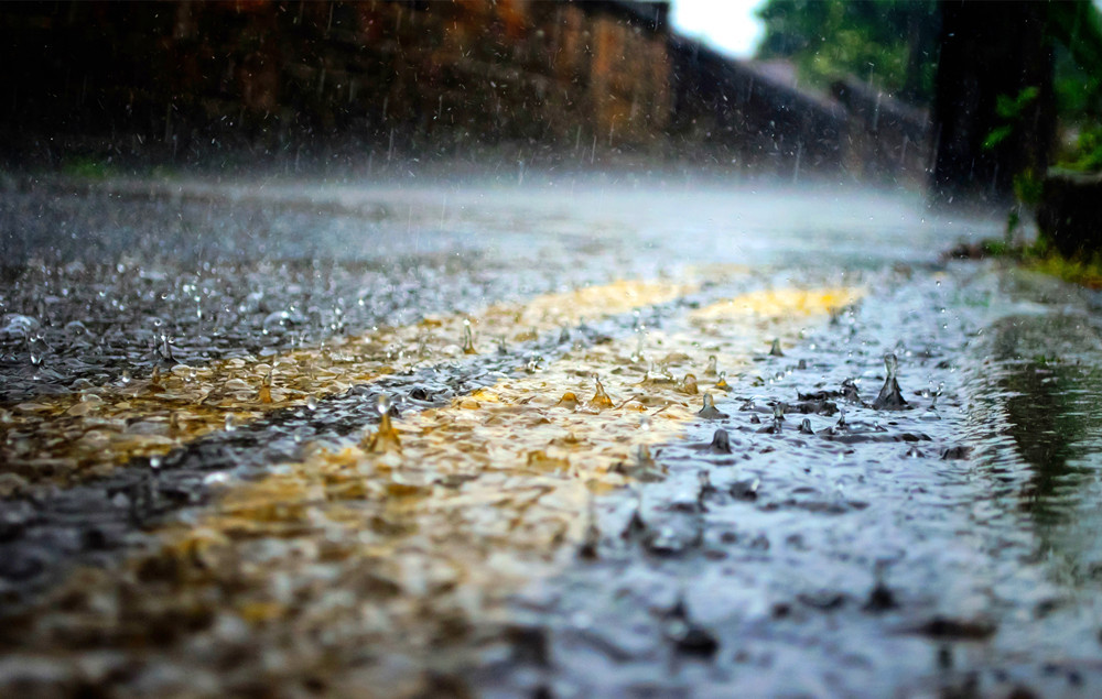 暴雨突袭湖北柳林，一家5口家中遇难，暴雨来袭该如何避难？