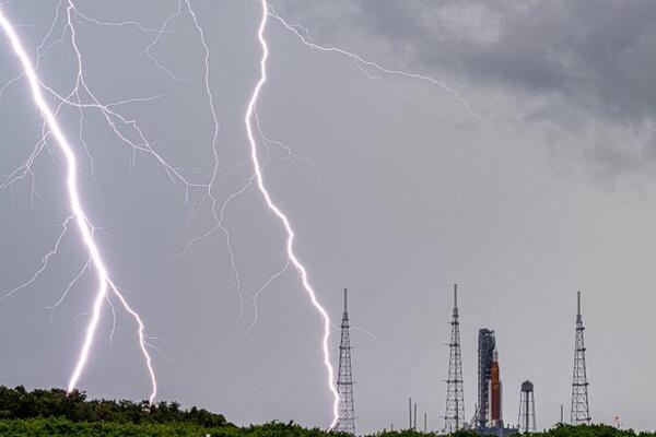 在美登月火箭发射台遭雷击，会影响发射进度吗？