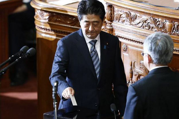 日本天皇与日本首相谁的权力更大