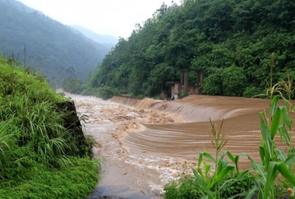 青海西宁山洪已致17人遇难，多人失联，山洪来临时我们有哪些自救方式？