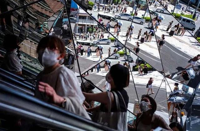 日本冲绳医生谈及新冠：疫情严峻情况令人绝望，本此疫情爆炸的原因是什么？